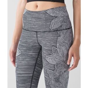 Lululemon Wunder Under Pant Dottie Tribe White Black 6 Bollywood Gym Yoga Boho